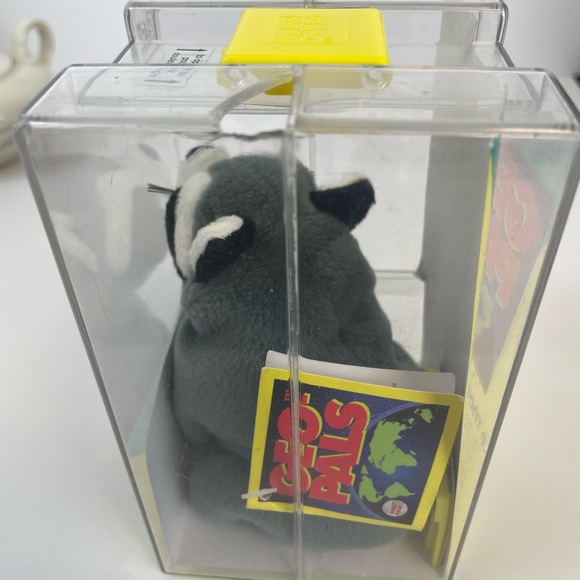 Geo-Pals Raccoon - Picture 3 of 6